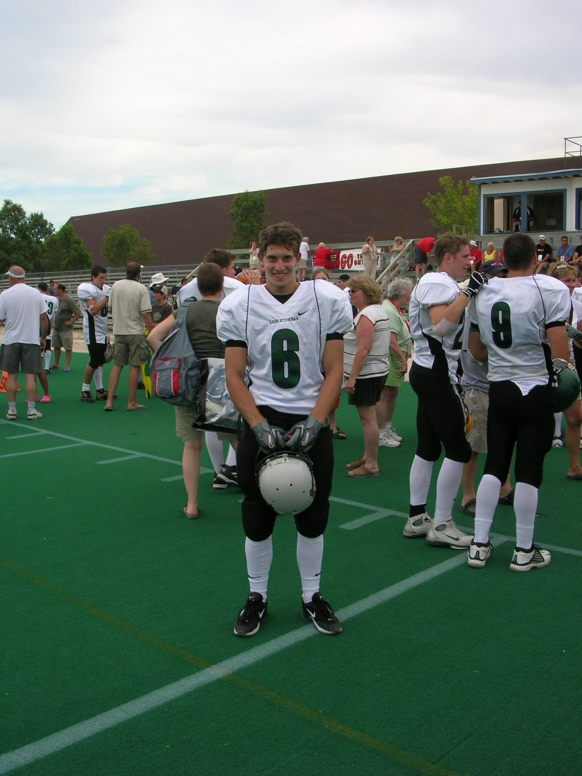 Landen at Football